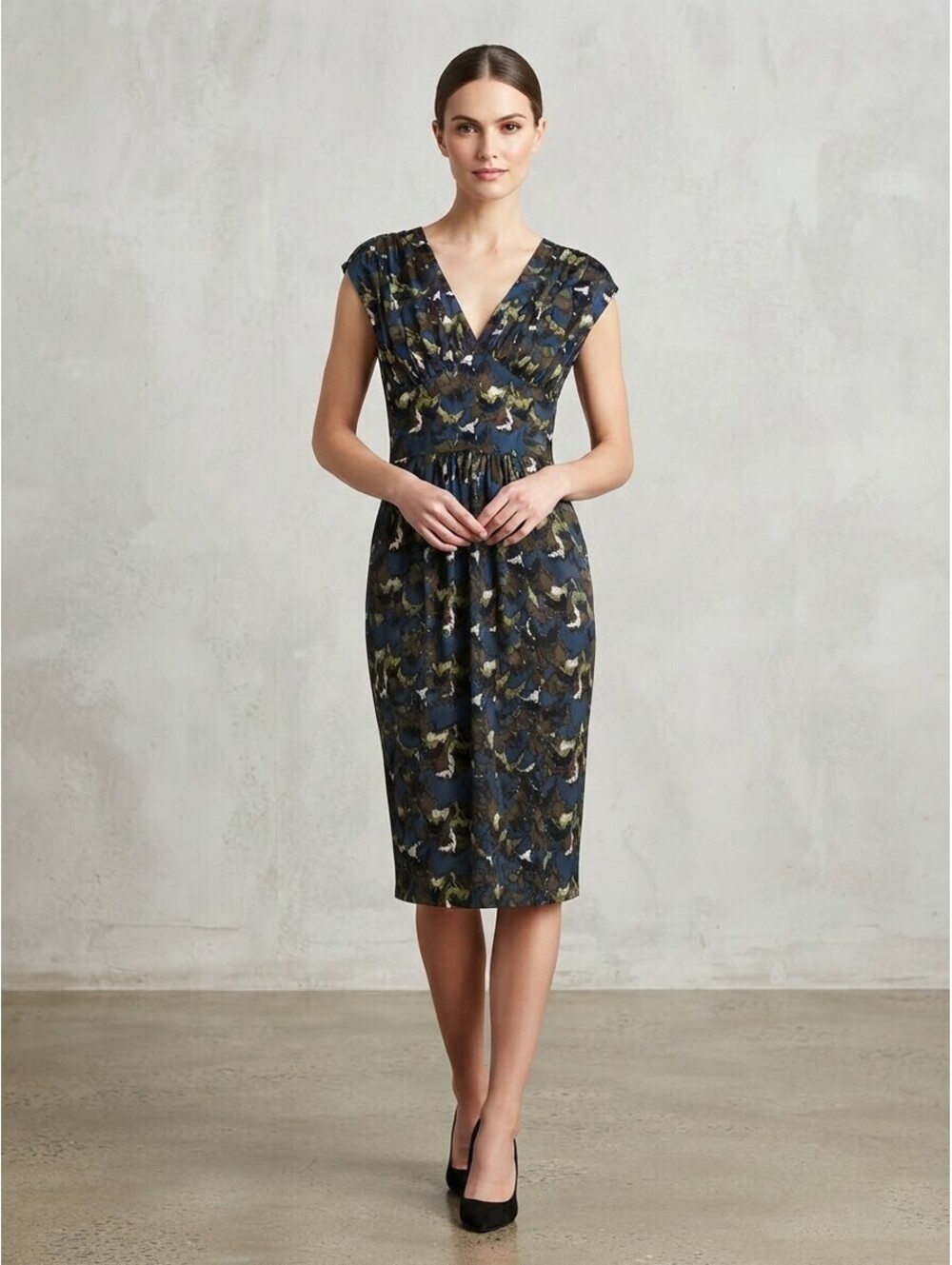 Maggie London Abstract Fitted Waist Gathered Cap Sleeve Sheath Dress Size 6